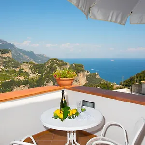 https://dame-casa-vacanza.hotels-amalfi.com